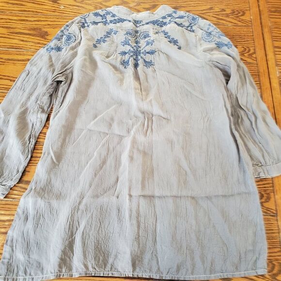 Johnny Was embroidered grey&blue blouse size small - Picture 2 of 3